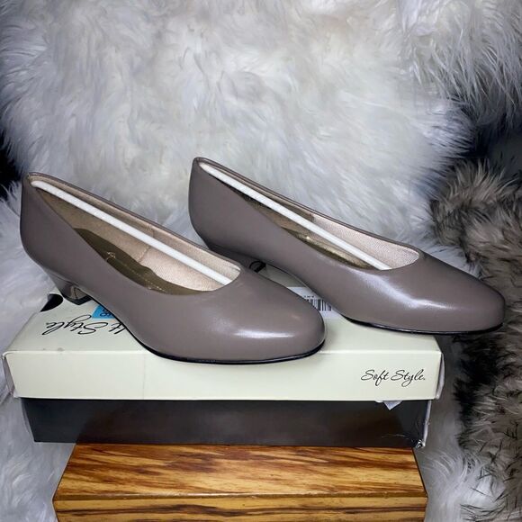Soft Style Angel II Pumps, Women's Size 7.5 EW,  Extra wide Nude Plum New In Box - Picture 1 of 11